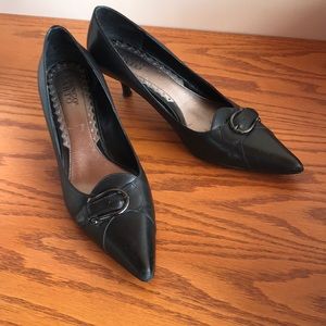 Pointy toe heels with buckle